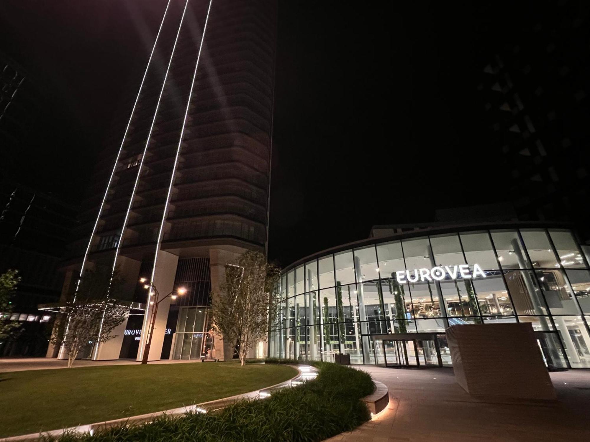 Nikas Eurovea Apartments - Free Parking Братислава Екстер'єр фото