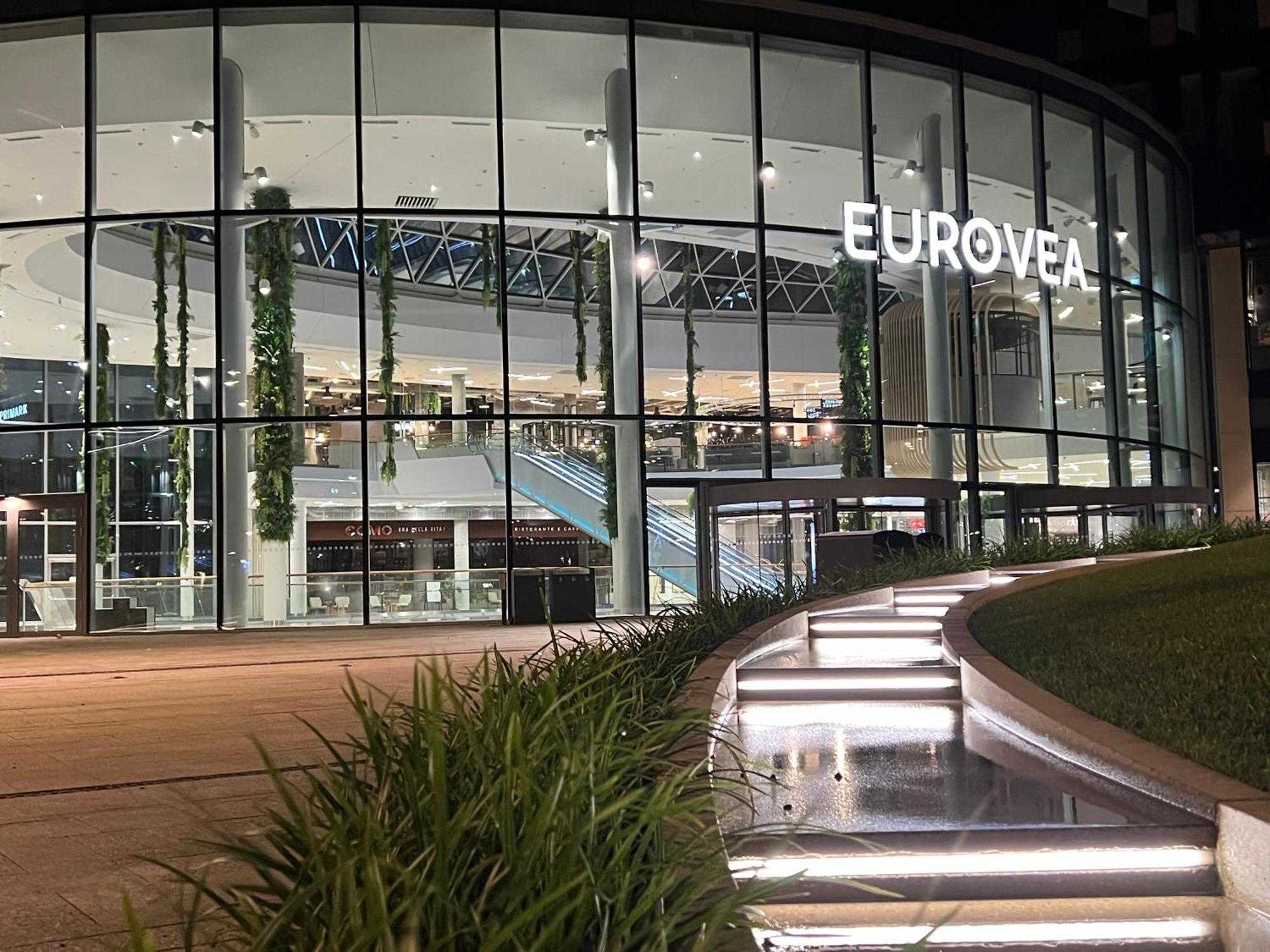 Nikas Eurovea Apartments - Free Parking Братислава Екстер'єр фото